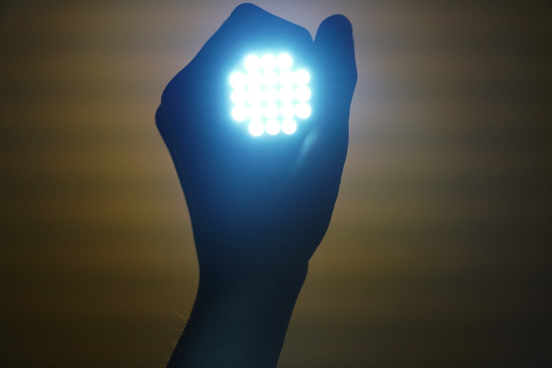 flashlight-2728582_1920